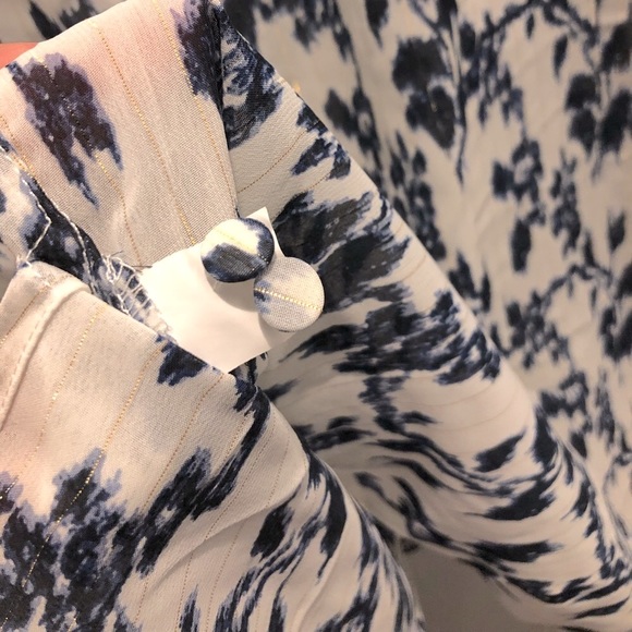 💖 NWOT BKE Boutique top! Semi-sheer white fabric w/ navy floral & gold stripes - Picture 6 of 12